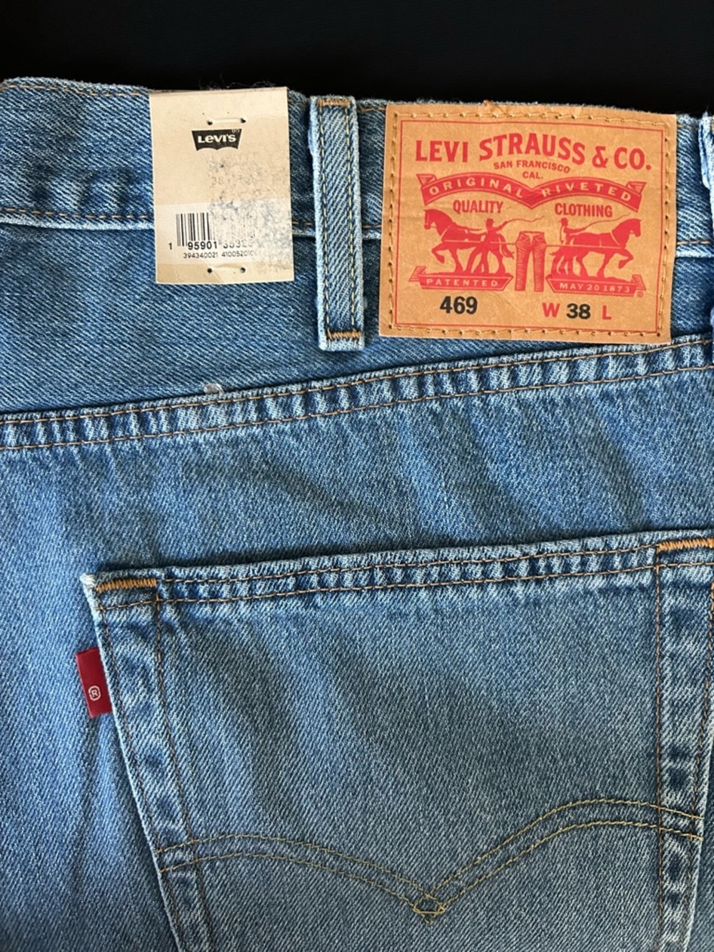 Levi's 469 Denim Jean Shorts Men's Size 38 Blue Loose Fit Cotton Raw Hem - Picture 6 of 10